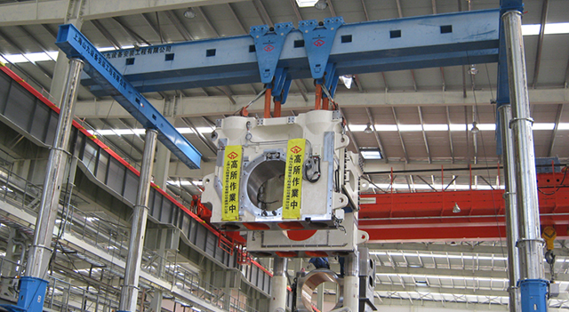 >用起重機(jī)操作超重物件